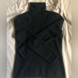 Black 100% cashmere turtleneck